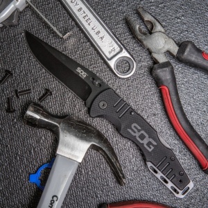 Cutit pliabil SOG Salute Black FF11-CP, lama 8Cr13MoV Black Oxide, Lockback, maner G10, EDC Tactical Folder - Img 15
