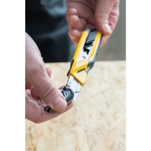 Stanley STHT10266-0, Cutter bimaterial cu blocare prin glisare, 175mm, + 3 lame segmentate 18mm - Img 6