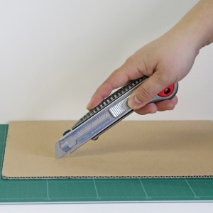 L-2000RP Cutter metalic cu magazie de 6 lame, NT Cutter - Img 3