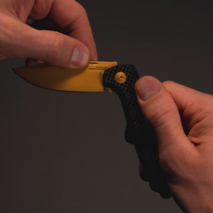 Cutit pliabil SOG Terminus SJ LTE Carbon Gold TM1007-BX, lama Drop Point CPM S35VN TiNi Gold, Slip Joint, Nail Nick, maner Carbon Fiber, EDC Premium - Img 11