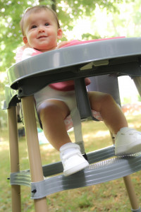 Scaun de masa BabyJem, pentru bebe, multifunctional, cu tavita si suport pentru picioare