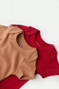 Set 2 body-uri bebe unisex din bumbac organic si modal - Maro/Rosu, BabyCosy - Img 4