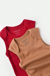 Set 2 body-uri fara maneci bebe unisex din bumbac organic si modal - Maro/Rosu, BabyCosy - Img 3