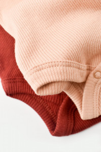 Set 2 body-uri fara maneci bebe unisex din bumbac organic si modal - Caramiziu/Somon, BabyCosy - Img 5