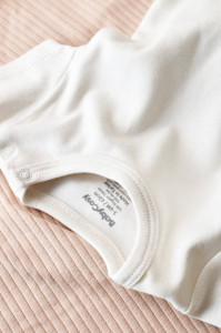 Body din bumbac organic Ecru BabyCosy - Img 2