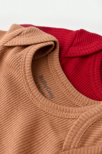 Set 2 body-uri bebe unisex din bumbac organic si modal - Maro/Rosu, BabyCosy - Img 5