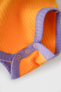 Set 2 body-uri Ribana Bebe Unisex din bumbac organic si 5%elastan - Galben/Mov BabyCosy - Img 6