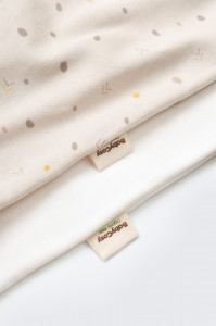 Set 2 salopetele cu maneca lunga si pantaloni lungi cu botosei - 100%bumbac organic - Crem cu buline, BabyCosy - Img 6