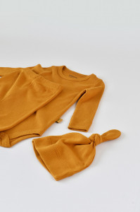 Set 3 piese: body cu maneca lunga, pantaloni lungi si caciulita din bumbac organic si modal - Mustar, BabyCosy - Img 7