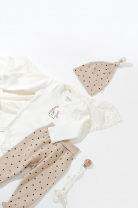 Set 3 piese: body, pantaloni si caciulita Girafa, BabyCosy, 100% bumbac organic