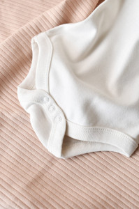 Body din bumbac organic Ecru BabyCosy - Img 3