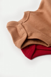 Set 2 body-uri bebe unisex din bumbac organic si modal - Maro/Rosu, BabyCosy - Img 6