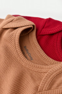 Set 2 body-uri bebe unisex din bumbac organic si modal - Maro/Rosu, BabyCosy - Img 10