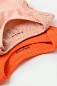 Set 2 body-uri fara maneci bebe unisex din bumbac organic si modal - Rodie/Piersica, BabyCosy - Img 3