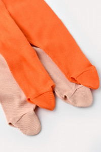 Set 2 pantaloni cu botosei bebe unisex din bumbac organic si modal - Rodie/Piersica, BabyCosy - Img 3