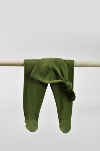 Set 3 piese: body cu maneca lunga, pantaloni lungi cu botosei si caciulita din bumbac organic si modal - Verde BabyCosy - Img 7
