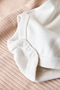 Body din bumbac organic Ecru BabyCosy - Img 4