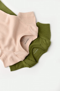 Set 2 body-uri bebe unisex din bumbac organic si modal - Verde/Blush, BabyCosy - Img 2