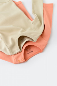 Set 2 body-uri cu maneca lunga bebe unisex -100% bumbac organic - Roz/Crem, BabyCosy - Img 2