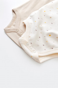 Set 2 body-uri fara maneci bebe unisex -100% bumbac organic - Ecru cu buline, BabyCosy - Img 5