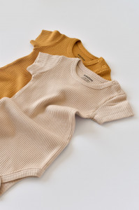 Set de 2 body-uri cu maneca scurta din bumbac organic si modal - Mustar/ Somon BabyCosy - Img 2