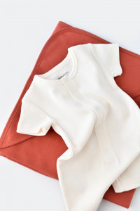 Salopeta cu pantaloni scurti - 100% bumbac organic - Ecru, BabyCosy - Img 3