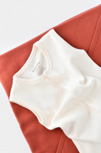 Salopeta fara maneci si pantaloni scurti - 100% bumbac organic - Ecru, BabyCosy - Img 8