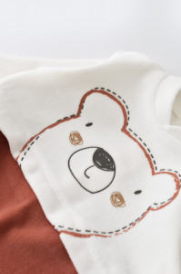 Salopeta Ursulet cu maneca lunga si botosei din 80%bumbac organic si 20% poliester - Caramiziu, BabyCosy - Img 3