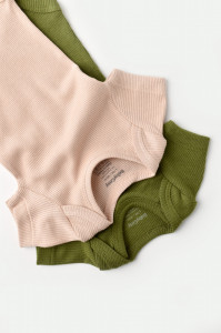 Set 2 body-uri bebe unisex din bumbac organic si modal - Verde/Blush, BabyCosy - Img 3