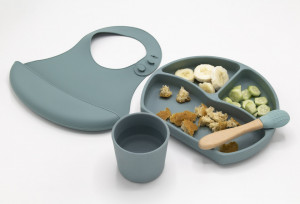 Set diversificare 4 piese din silicon BabyJem: bavetica, farfurie, lingurita si pahar