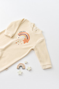 Salopeta Curcubeu cu maneca lunga si botosei din 80%bumbac organic si 20% poliester - Crem, BabyCosy - Img 3