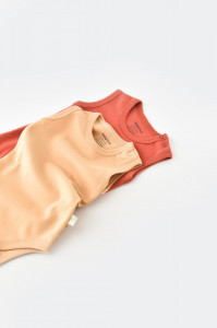 Set 2 body-uri fara maneci bebe unisex -100% bumbac organic - Mustar/ Scortisoara, BabyCosy - Img 2