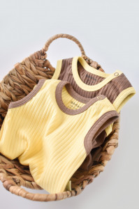 Set 2 body-uri fara maneci Ribana Bebe Unisex din bumbac organic si 5%elastan - Vanilie/Maro BabyCosy - Img 10