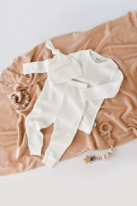 Set 3 piese: bluzita cu maneca lunga, pantaloni lungi si caciulita din bumbac organic si modal - Ecru, BabyCosy