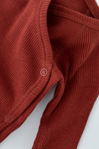 Set 4 piese: bluza, pantaloni, caciulita si manusi din bumbac organic si modal - Caramiziu, BabyCosy - Img 5