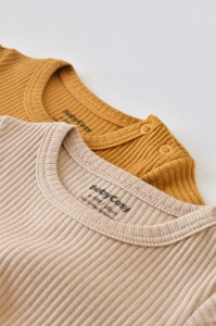 Set de 2 body-uri cu maneca scurta din bumbac organic si modal - Mustar/ Somon BabyCosy - Img 4