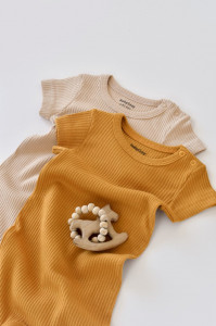 Set de 2 salopetele cu maneca scurta din bumbac organic si modal - Mustar/ Somon BabyCosy - Img 3