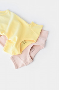 Set 2 body-uri bebe unisex -100% bumbac organic - Galben/Roz, BabyCosy - Img 8