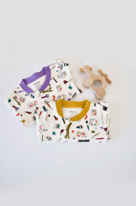 Set 2 salopetele cu maneca lunga si panataloni cu botosei si fermoar - 100%bumbac organic - Galben si Mov, Baby Cosy