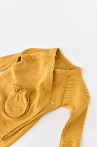Set 4 piese: bluza, pantaloni, caciulita si manusi din bumbac organic si modal - Mustar, BabyCosy - Img 3