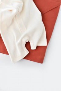 Salopeta cu pantaloni scurti - 100% bumbac organic - Ecru, BabyCosy - Img 10