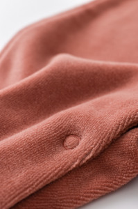Salopeta Ursulet cu maneca lunga si botosei din 80%bumbac organic si 20% poliester - Caramiziu, BabyCosy - Img 6