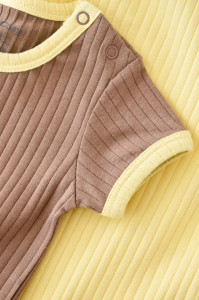 Set 2 body-uri Ribana Bebe Unisex din bumbac organic si 5%elastan - Vanilie/Maro BabyCosy - Img 5