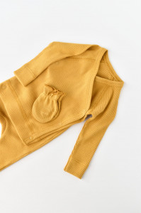 Set 4 piese: bluza, pantaloni, caciulita si manusi din bumbac organic si modal - Mustar, BabyCosy - Img 4
