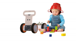 Masinuta ride-on, premergator si carucior de jucarii MamaToyz DriveMe Soft, Vacuta - Jucarie din lemn 3 in 1 - Img 4