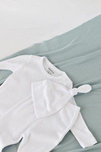 Set 3 piese: bluzita cu maneca lunga, pantaloni lungi si caciulita din bumbac organic si modal - Alb, BabyCosy - Img 2