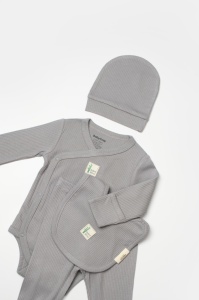 Set 4 piese:body, pantaloni, baveta si caciulita Bamboo, gri, BabyCosy, 50% bumbac+50%bambus