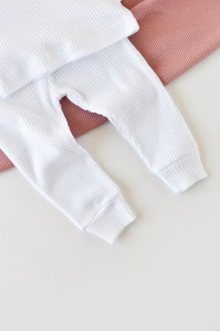 Set bluzita cu maneca lunga si pantaloni lungi din bumbac organic si modal - Alb BabyCosy - Img 3