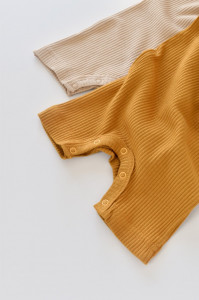 Set de 2 salopetele cu maneca scurta din bumbac organic si modal - Mustar/ Somon BabyCosy - Img 6