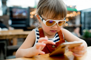 Ochelari cu protecție ecran pentru copii MOKKI Click & Change ScreenSafe, 2-5 ani, alb - Img 9